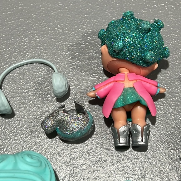 LOL Surprise doll with accessories - Picture 2 of 2